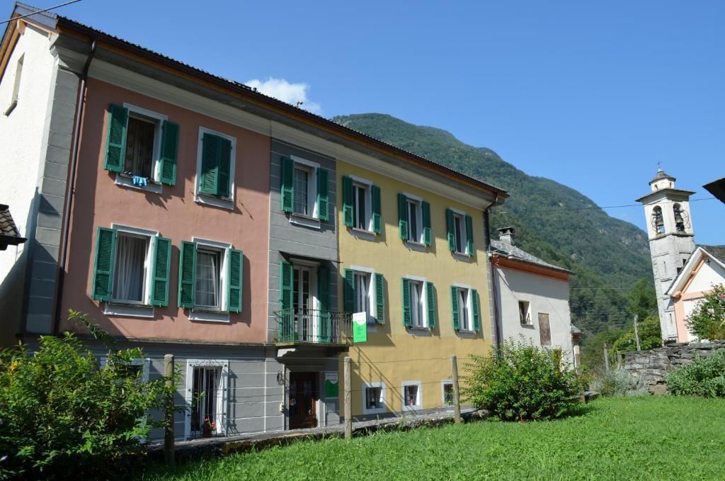 Hotel Garni Maggia Giumaglio Exteriör bild
