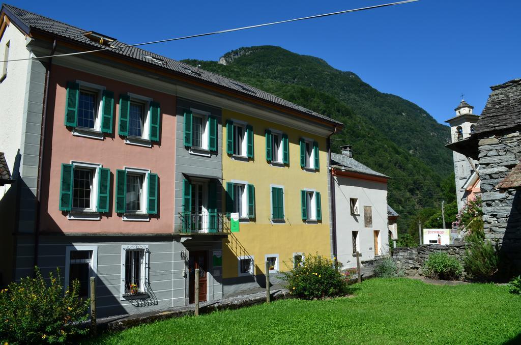 Hotel Garni Maggia Giumaglio Exteriör bild