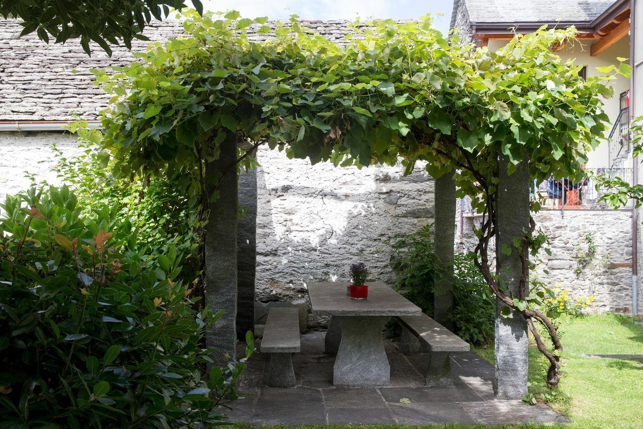 Hotel Garni Maggia Giumaglio Exteriör bild